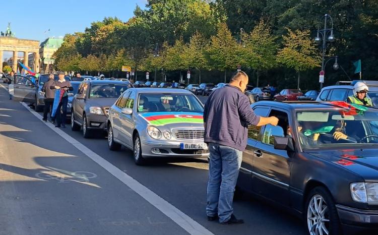 В Берлине прошел автопробег в знак протеста против военных преступлений Армении 