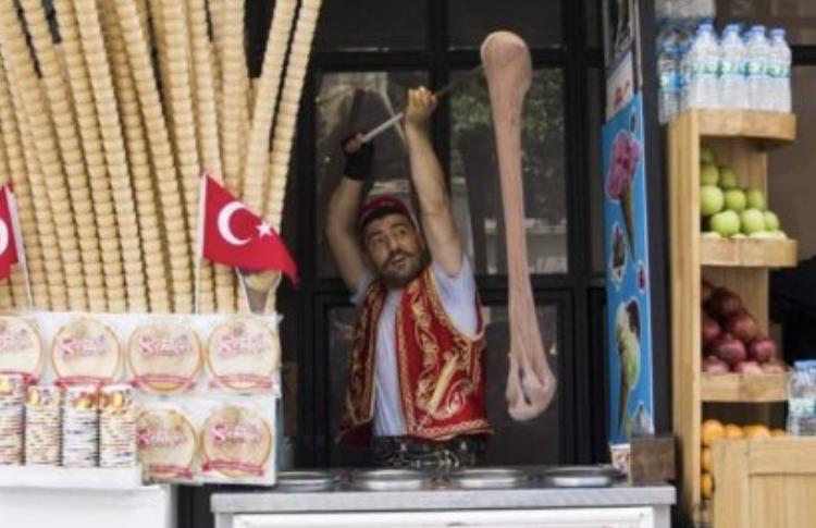 Maraş dondurması Türkiyənin bənzərsiz ləzzətləri arasında 