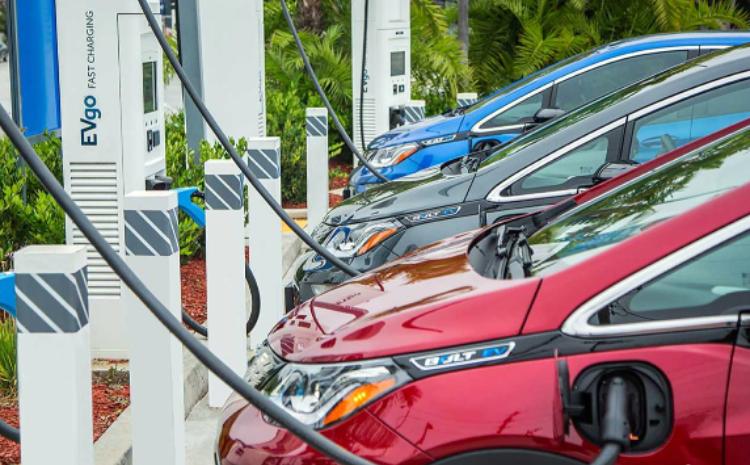 Elektrik mühərrikli minik avtomobillərinə tətbiq edilən 15% idxal gömrük rüsumu 0 %-ə endirilib 
