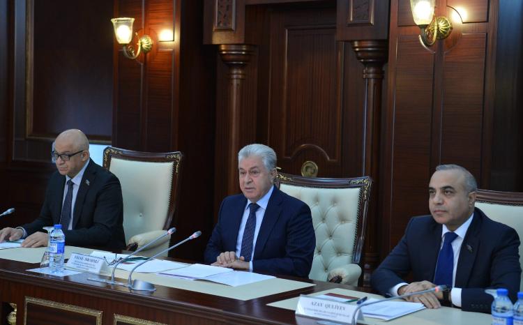 Milli Məclisin İctimai birliklər və dini qurumlar komitəsinin iclası keçirilib 