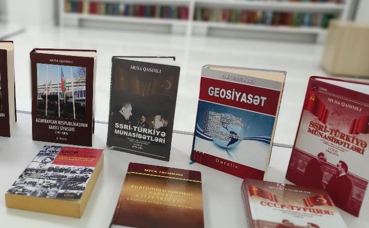 MEK-də AMEA-nın müxbir üzvü Musa Qasımlının əsərlərindən ibarət sərgi təşkil edilib 