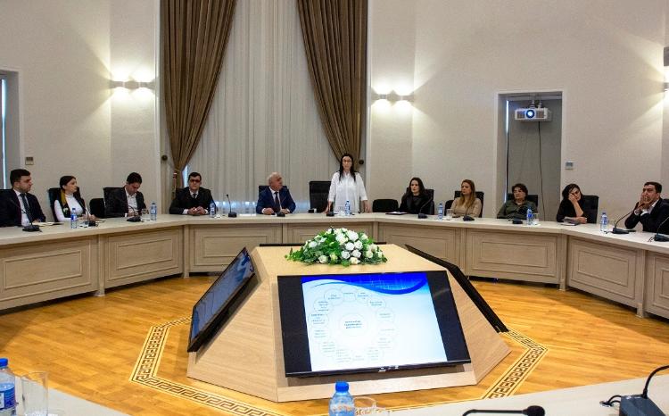 "Dövlət qulluğuna dair qanunvericiliyin tətbiqi" mövzusunda təlim keçirilib 