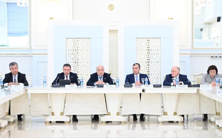 Komitələrin birgə iclasında büdcə zərfinə daxil olan qanun layihələrinə baxılıb 