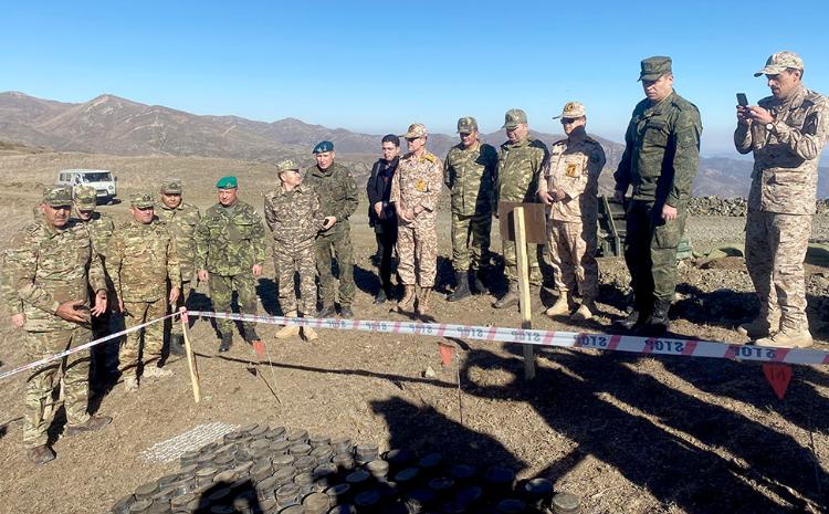 Military attachés and media representatives inspected a minefield in the direction of the Saribaba high ground 