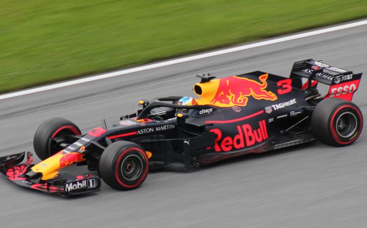 "Red Bull" komandası yeni rekorda imza atıb 