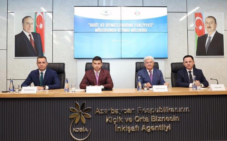 Dövlət və özəl qurumların iştirakı ilə növbəti ictimai müzakirə audit və qiymətləndirmə fəaliyyətinə həsr olunub 