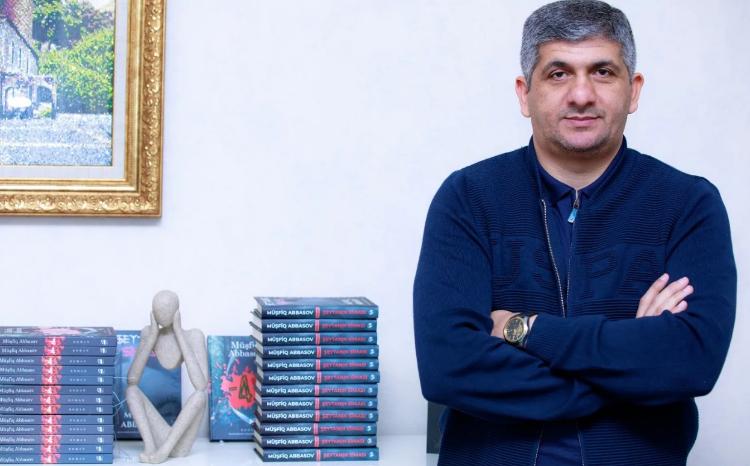 Müşfiq Abbasov imza günü keçirdi - VİDEO