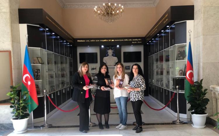 MEK tərəfindən növbəti kitabxanaya biblioqrafik göstəricilər hədiyyə olunub 