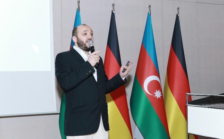 Avropada süni ürək aparatı kəşf edən azərbaycanlı həkim: "Gələcəkdə fəaliyyətimi Azərbaycanda davam etdirmək fikrindəyəm" - VİDEO