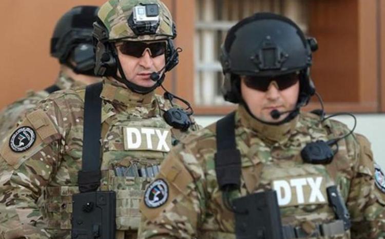Səfirlikdə terror aktı törətməyə cəhd edən şəxsi DTX saxladı 