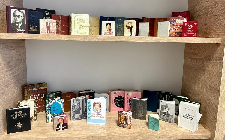 Nadir və qiymətli nəşrlər fondunda 700-ə yaxın miniatür kitab mühafizə olunur 