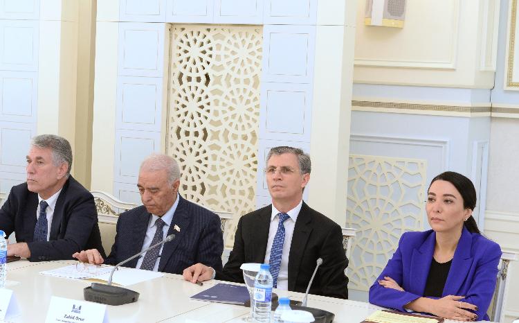 Ombudsman "Azərbaycan Respublikasının 2024-cü il dövlət büdcəsi haqqında" Qanun layihəsinin müzakirəsində iştirak edib 