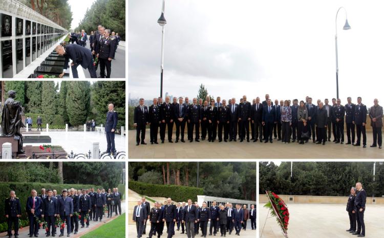 Metropoliten kollektivi Ulu Öndər Heydər Əliyevin məzarını və Şəhidlər xiyabanını ziyarət edib 