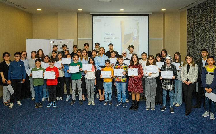 "Uşaq Hüquqları Aylığı" çərçivəsində "Cyber4kids" mövzusunda təlim keçirilib 