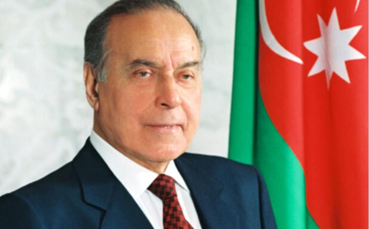 Heydər Əliyevin nəzəri irsində ədəbiyyat məsələləri 