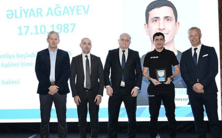 FIFA hakimlərinə müvafiq emblemlər təqdim olunub 
