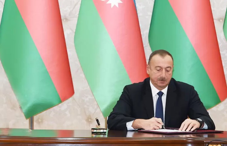 Azərbaycanda icra icraatı üzrə ödənişi nağd formada edənlərin cərimələnməsi qüvvəyə minib 