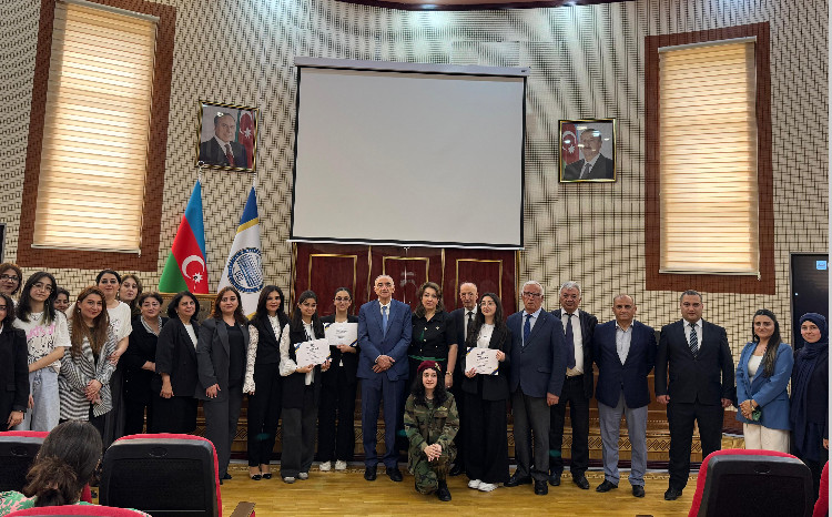 BDU-da Ulu Öndər Heydər Əliyevin anadan olmasının 102-ci ildönümünə həsr olunmuş ingilis dilində esse müsabiqəsi keçirilib 
