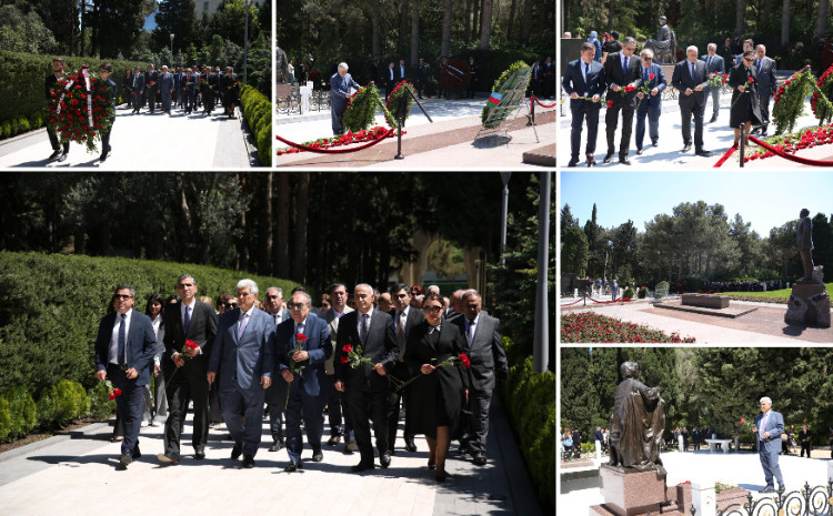 ADPU kollektivi Ulu Öndər Heydər Əliyevin məzarını ziyarət edib 