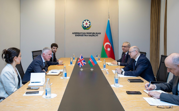 Birləşmiş Krallıqla enerji tərəfdaşlığının gündəliyindəki məsələlər müzakirə edilib 
