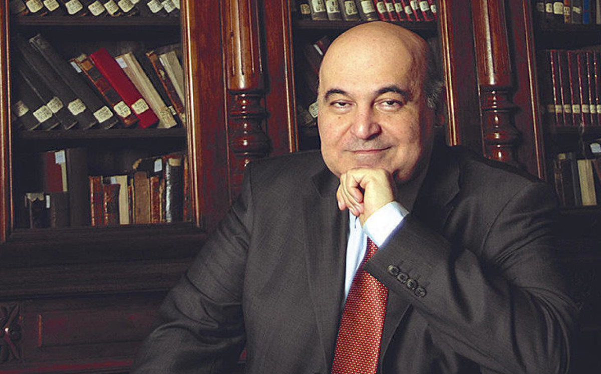 Kitablar səltənətinin inciləri: Çingiz Abdullayevin “Yalnız özümüzünkülər” romanı - VİDEO