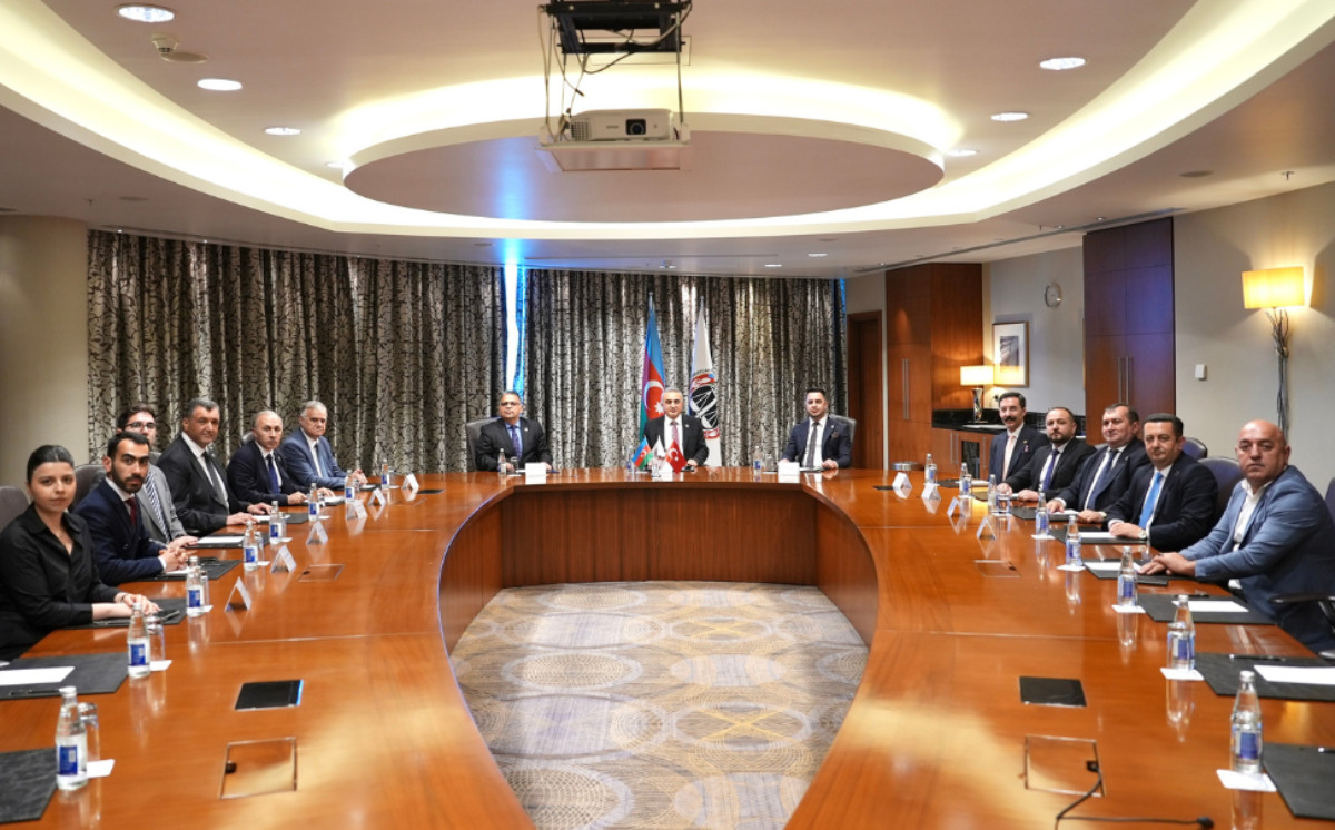 Vəkillər Kollegiyasının rəhbərliyi Türkiyənin Qars Barosu və Eskişehir Barosunun nümayəndə heyətləri ilə görüşüb 