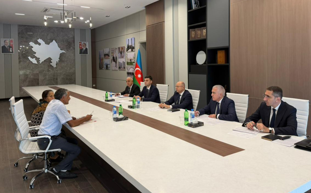 Energetika naziri Ağdamda vətəndaşları qəbul edib 