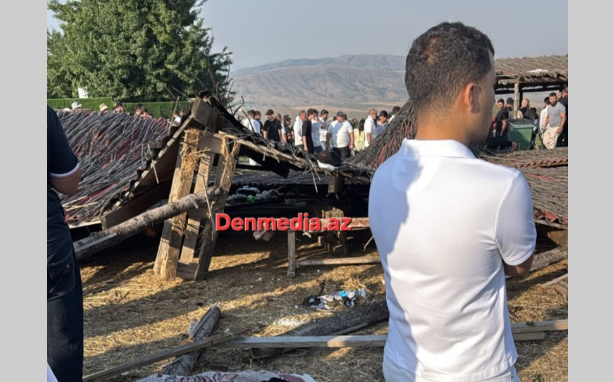 Göygöldə festival zamanı taxta konstruksiya uçdu - xəsarət alanlar var 