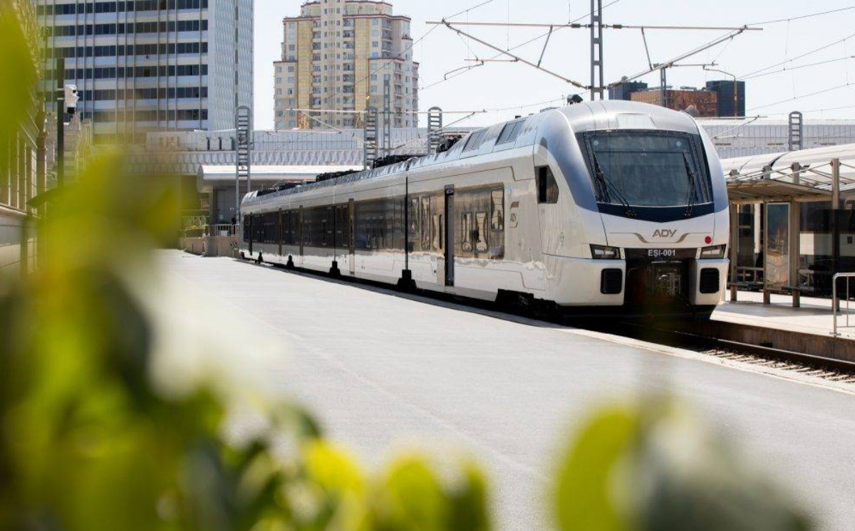 Azərbaycanda dəmir yollarının elektrikləşdirilməsinin 100 illiyi qeyd olunur 