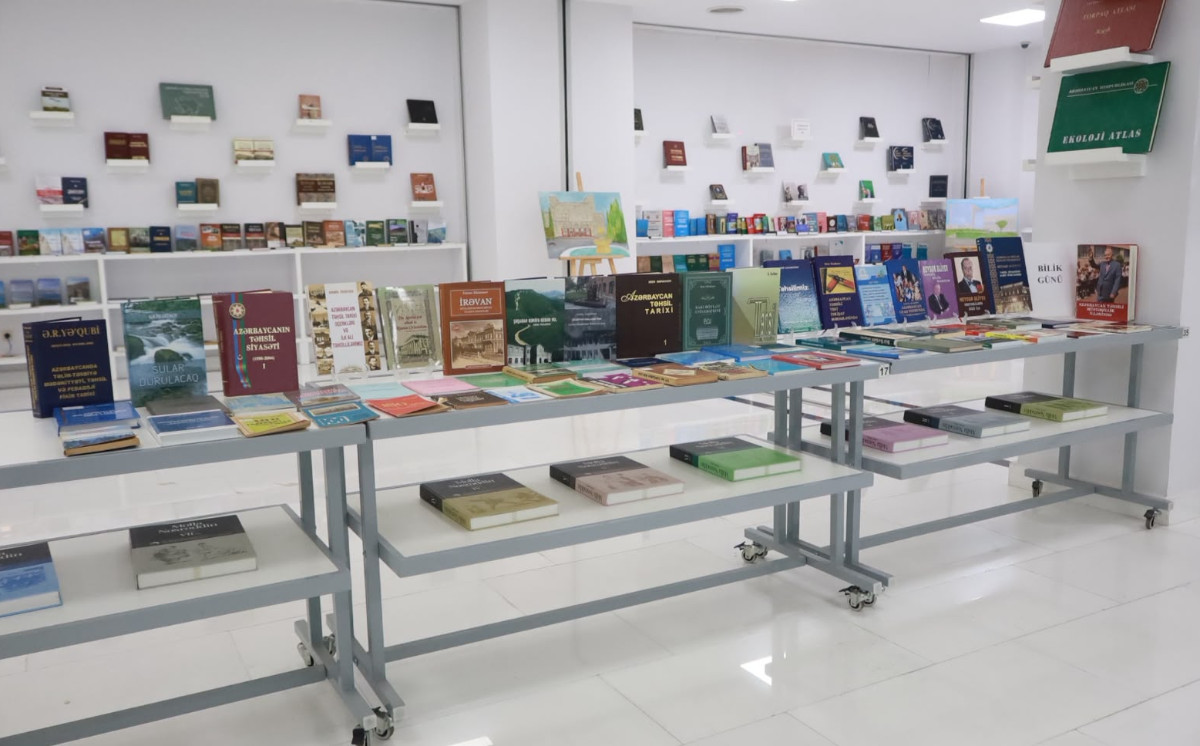 Mərkəzi Elmi Kitabxanada 15 Sentyabr - Bilik Günü münasibətilə sərgi açılıb