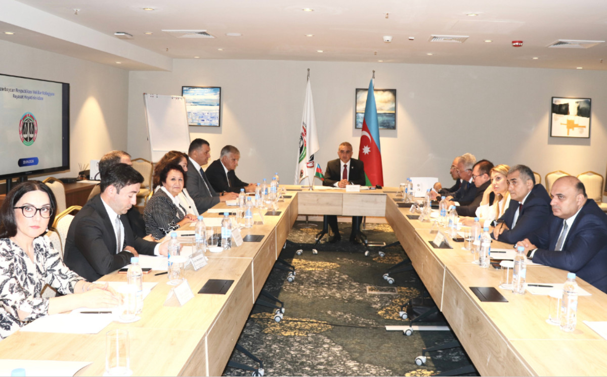 Vəkillər Kollegiyası Rəyasət Heyətinin növbəti iclası keçirilib 