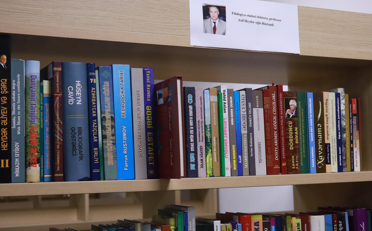 Mərkəzi Elmi Kitabxanada professor Asif Rüstəmlinin kolleksiyası yaradılıb 