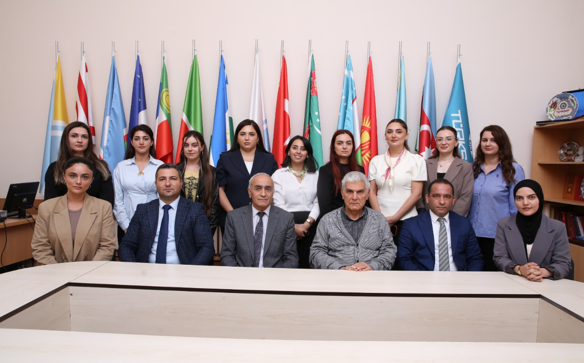 Pedaqoji Universitetin rəhbərliyi doktorantlarla görüşüb 