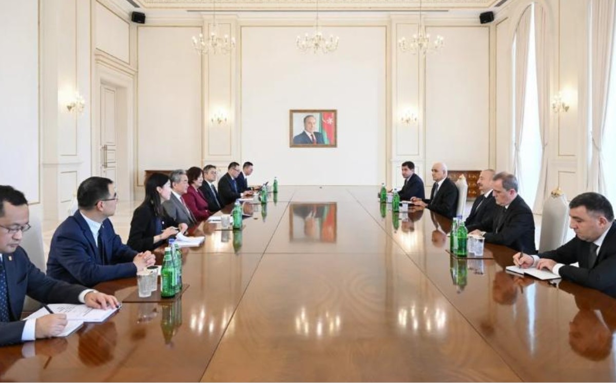 İlham Əliyev Çinin xarici işlər nazirini qəbul edib 