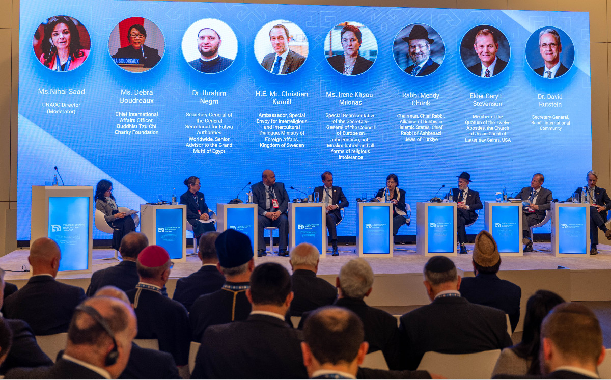“Dinlərarası dialoq: Ortaq gələcəyə yol xəritəsi” mövzusunda plenar sessiyası işini yekunlaşdırıb 
